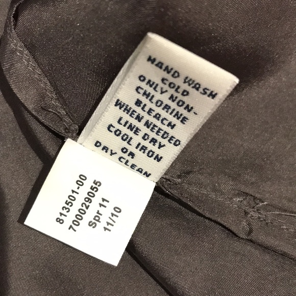 Banana Republic 100% silk taupe sleeveless blouse - Picture 8 of 10